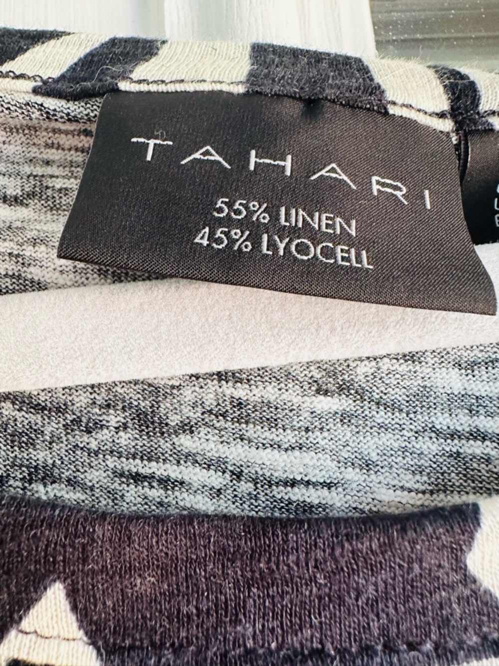Tahari Women’s 2 piece Set Black Cream Tropical Top Pants Linen Resort M NWT - Picture 3 of 14